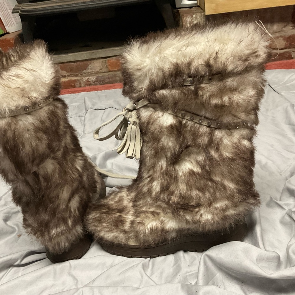Colin Stuart Furry boots!